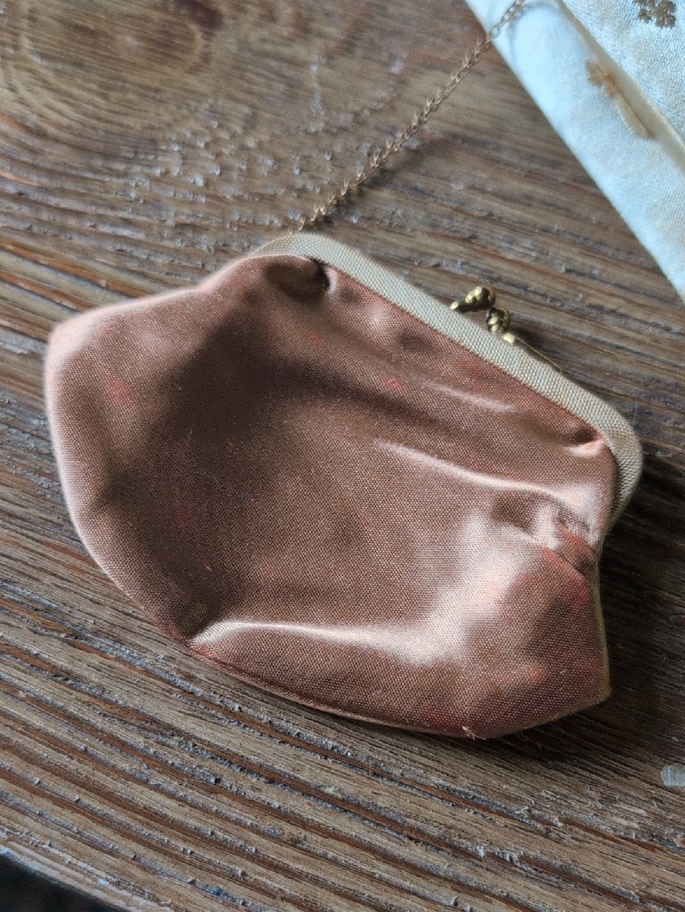 Elegant Embroidered Gold Satin Evening Clutch with Gold Chain & Coin Purse - Picture 3 of 14